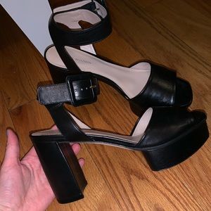 Stuart Weitzman black leather open toe chunky heel
